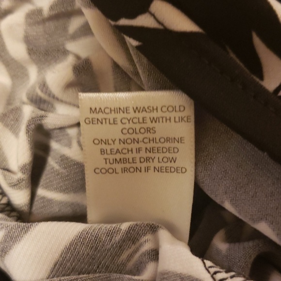 Christopher Banks Palm Print Women's Dress Top Shorts Sleeve Medium Black White - Picture 7 of 8